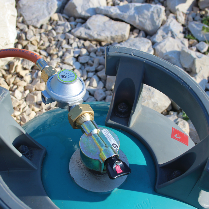 DISH Adaptateur GPL GPL vers 20 mm à clipser type 511 pour remplir des  bouteilles de gaz en France, en Italie, en Allemagne de l'Est : :  Auto et Moto